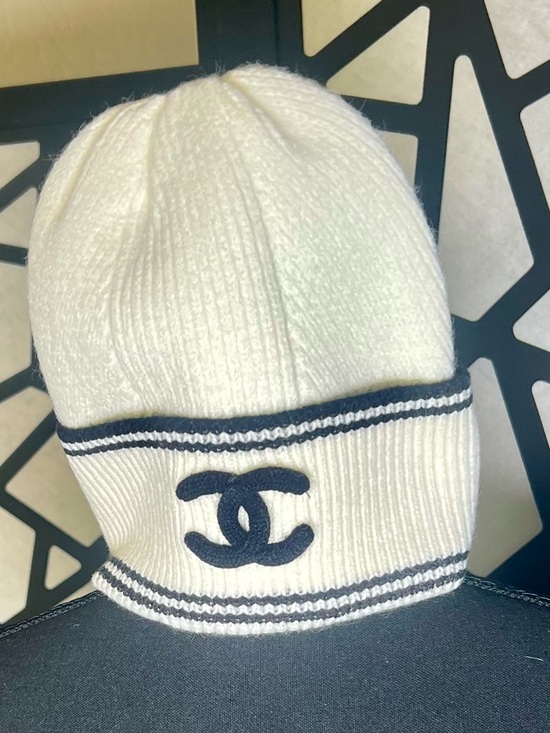 CHANEL Accessories - CHANEL Fashion Cream & Black Knit Embroidered CC’s Thick CASHMERE/Wool Beanie